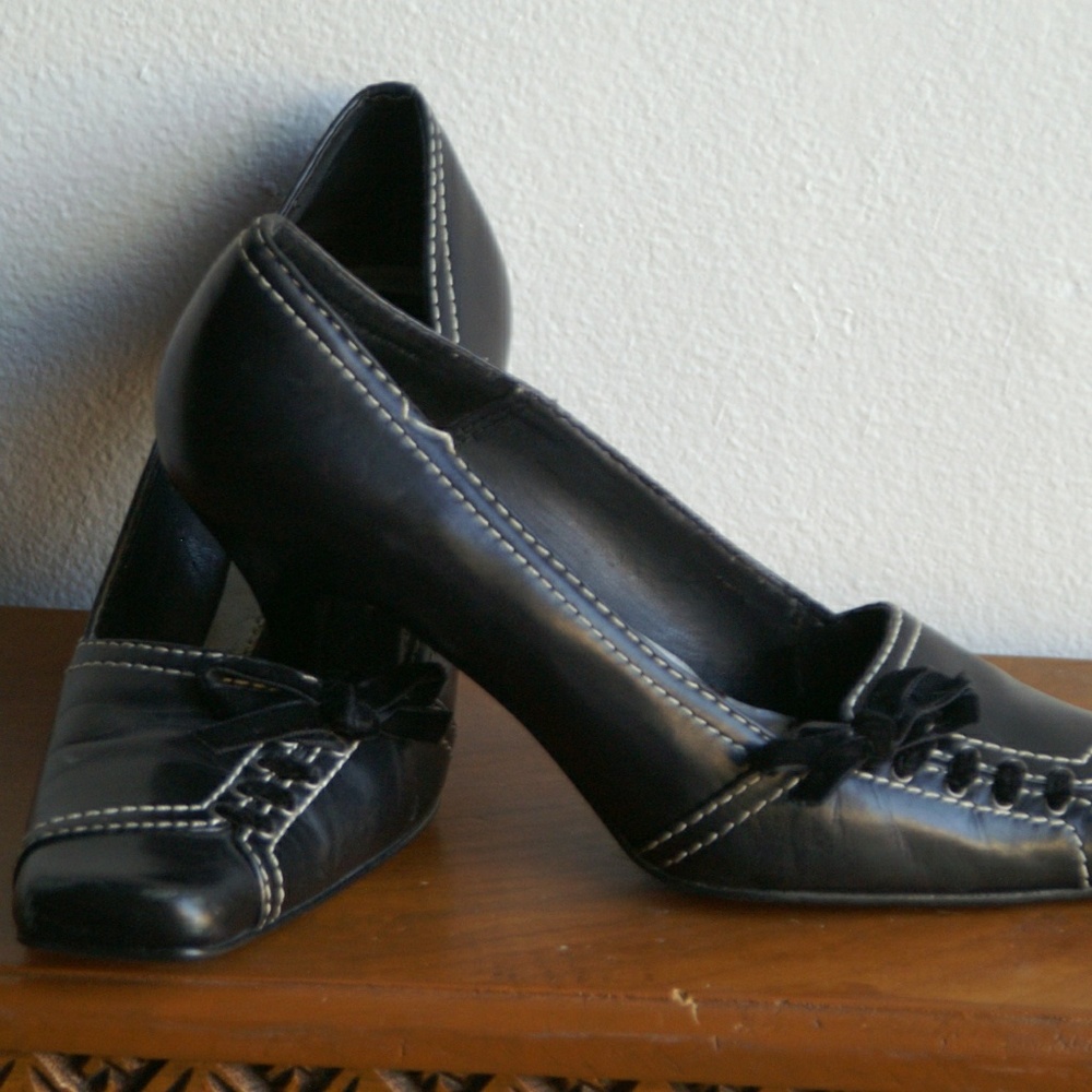 Shoes - Picture 7 of 8